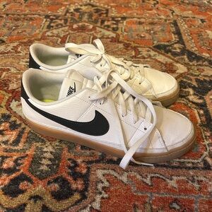 Almost new Nike women’s sneakers